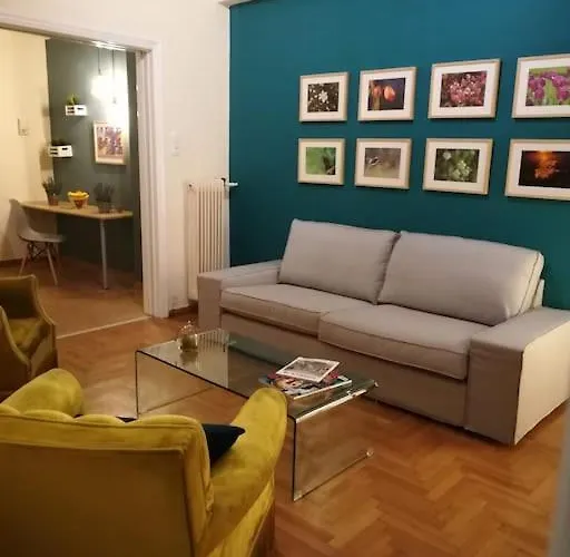 Unique 3 Bdrm Apartment, 5 Min Walk From Acropolis