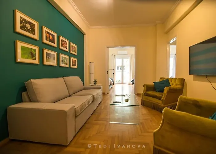 Unique 3 Bdrm Apartment, 5 Min Walk From Acropolis