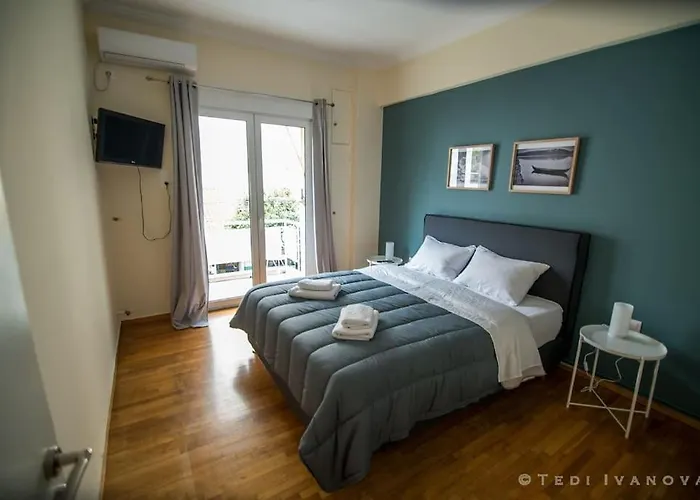 Unique 3 Bdrm Apartment, 5 Min Walk From Acropolis