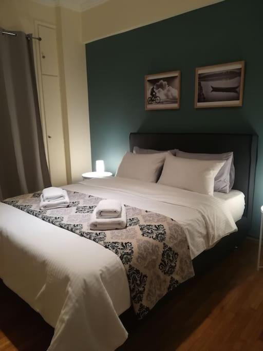 Unique 3 Bdrm Apartment, 5 Min Walk From Acropolis Apartment