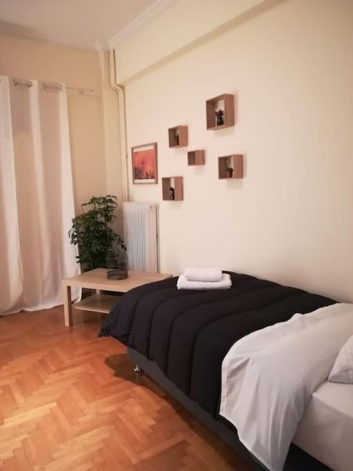 Unique 3 Bdrm Apartment, 5 Min Walk From Acropolis Apartment *