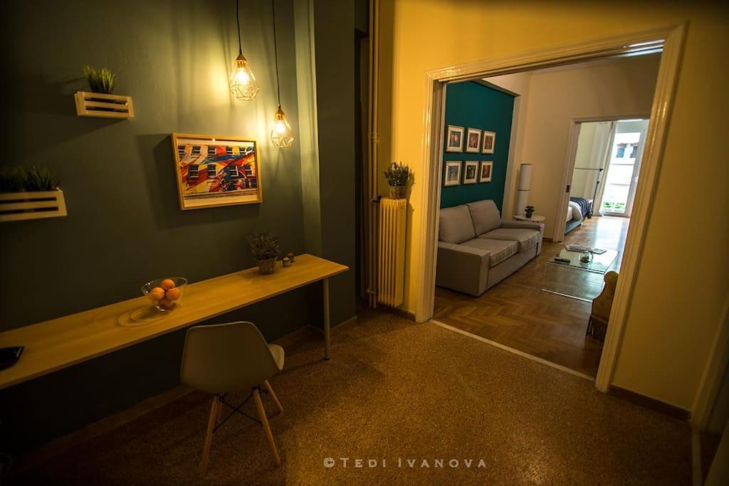 Unique 3 Bdrm Apartment, 5 Min Walk From Acropolis Athens