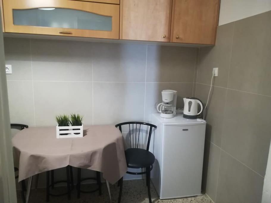 Unique 3 Bdrm Apartment, 5 Min Walk From Acropolis * Athens